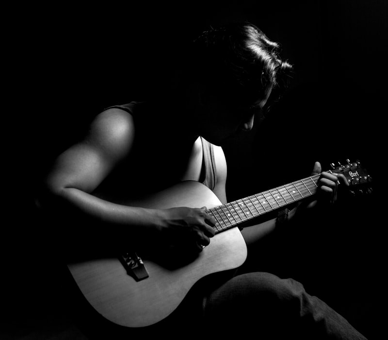 Daniel Thommen performing classical guitar
