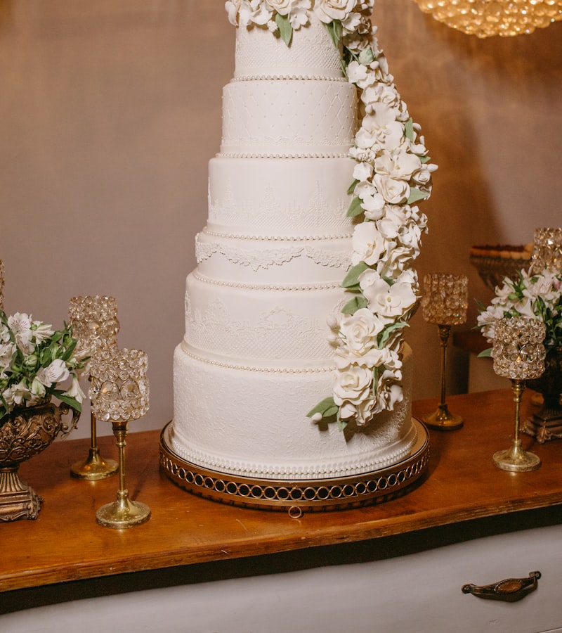 Classic elegant wedding cake