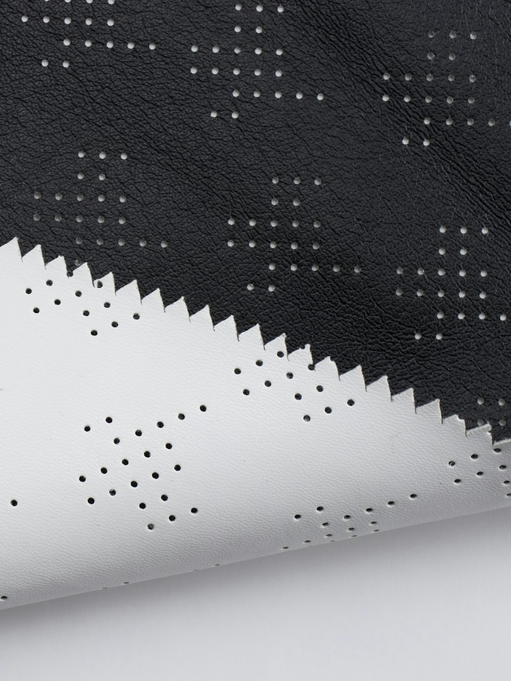 Navy-Reithose von hinten mit Vollgrip an Sitz und Innenbein – KI-generierte Illustration