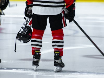 College women's hockey team on the ice