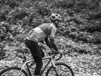 Tape measurement of cycling vest waist leg length and bib strap against size chart