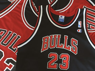 Seamless bonded seams on cycling jersey