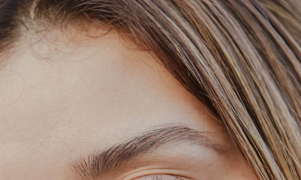 Eyebrow styling and lash beauty treatment