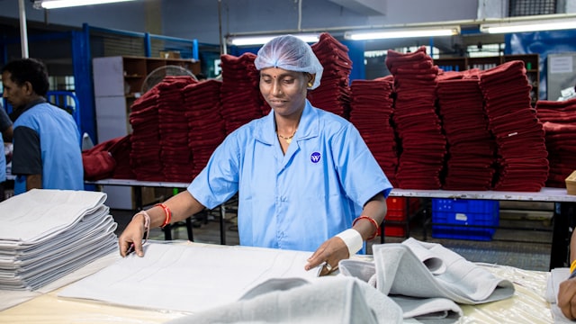 In-house cutting sewing printing cycling apparel factory