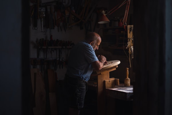 Crafting leather shoes in the Adego workshop