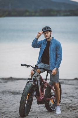 Portrait du fondateur de Le Topo, en itinérance à vélo