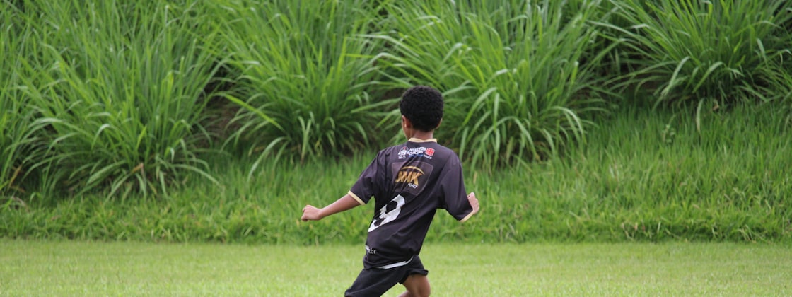 Equipos jugando al fútbol en sedes de Sport Pro
