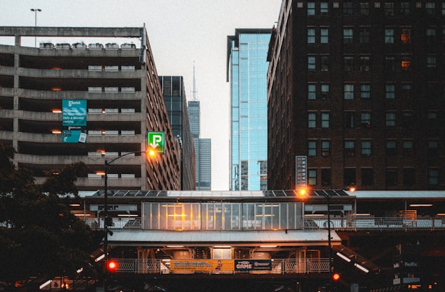 Urban commuter cycling arm warmers