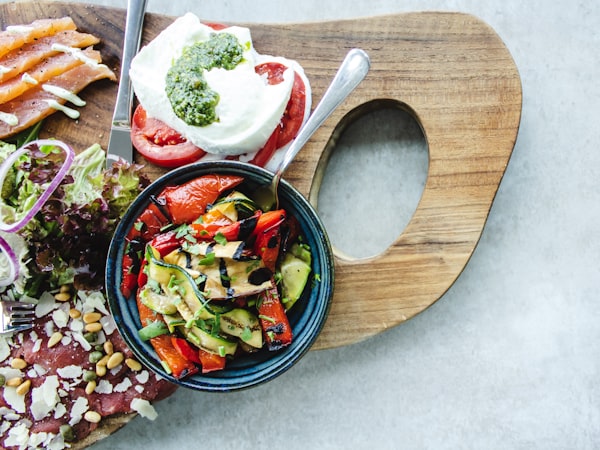 Hot-fill entrée bowls