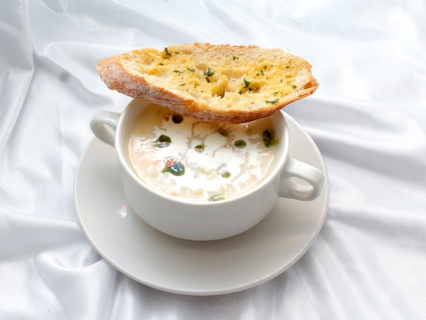 Take-out soup and broth bowls