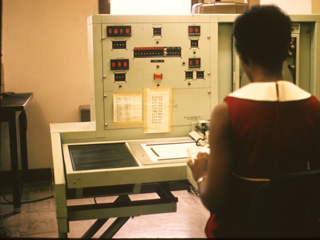 Quality control station — 7-point curl QC checklist