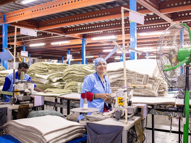 Steam-set curl lock technology in wig factory