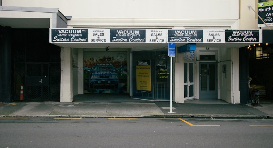 Equipo de Tarling Seguros en oficina brindando asesoramiento