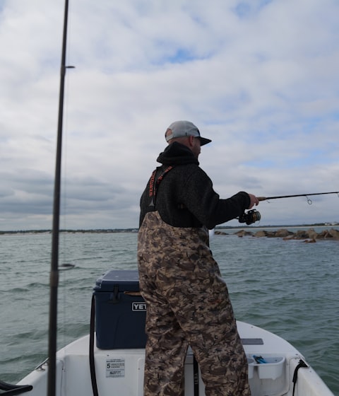 Fishing bite alarm and handheld receiver on neutral background with dimension callouts