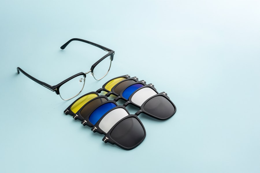 Ópticos trabajando con equipamiento de última generación