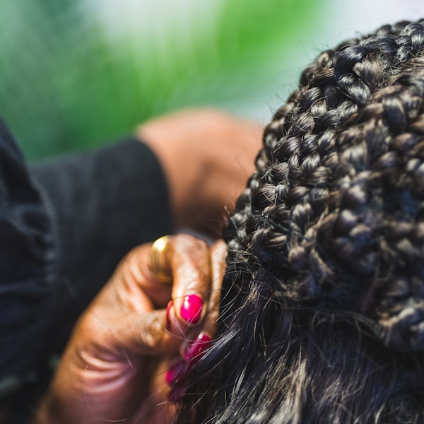 Knotless braided wigs wholesale — natural feed-in start with no visible knots