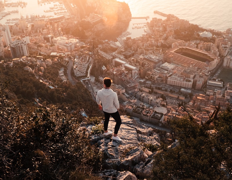 Mountain viewpoint attraction
