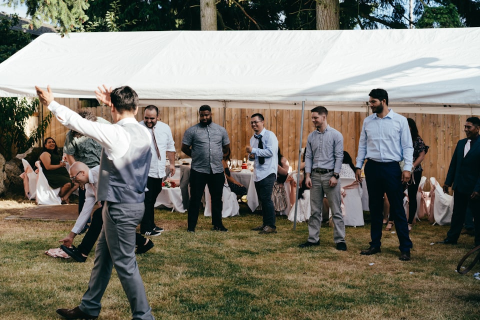 Vestimenta elegante de verano para hombres