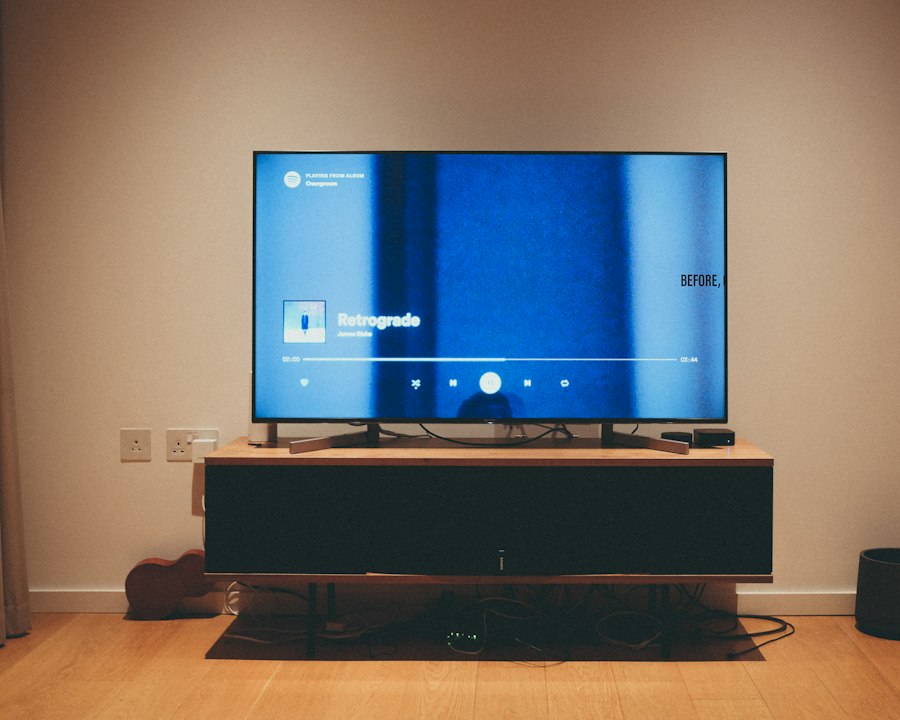 Modern streaming screen