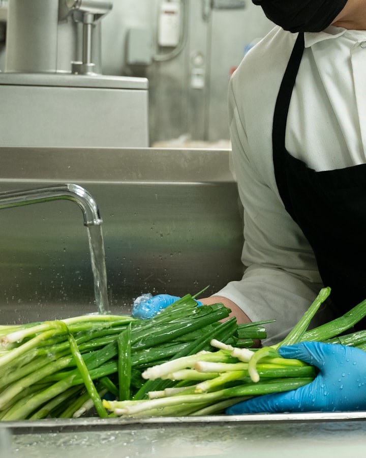 Estudiante de gastronomía en práctica
