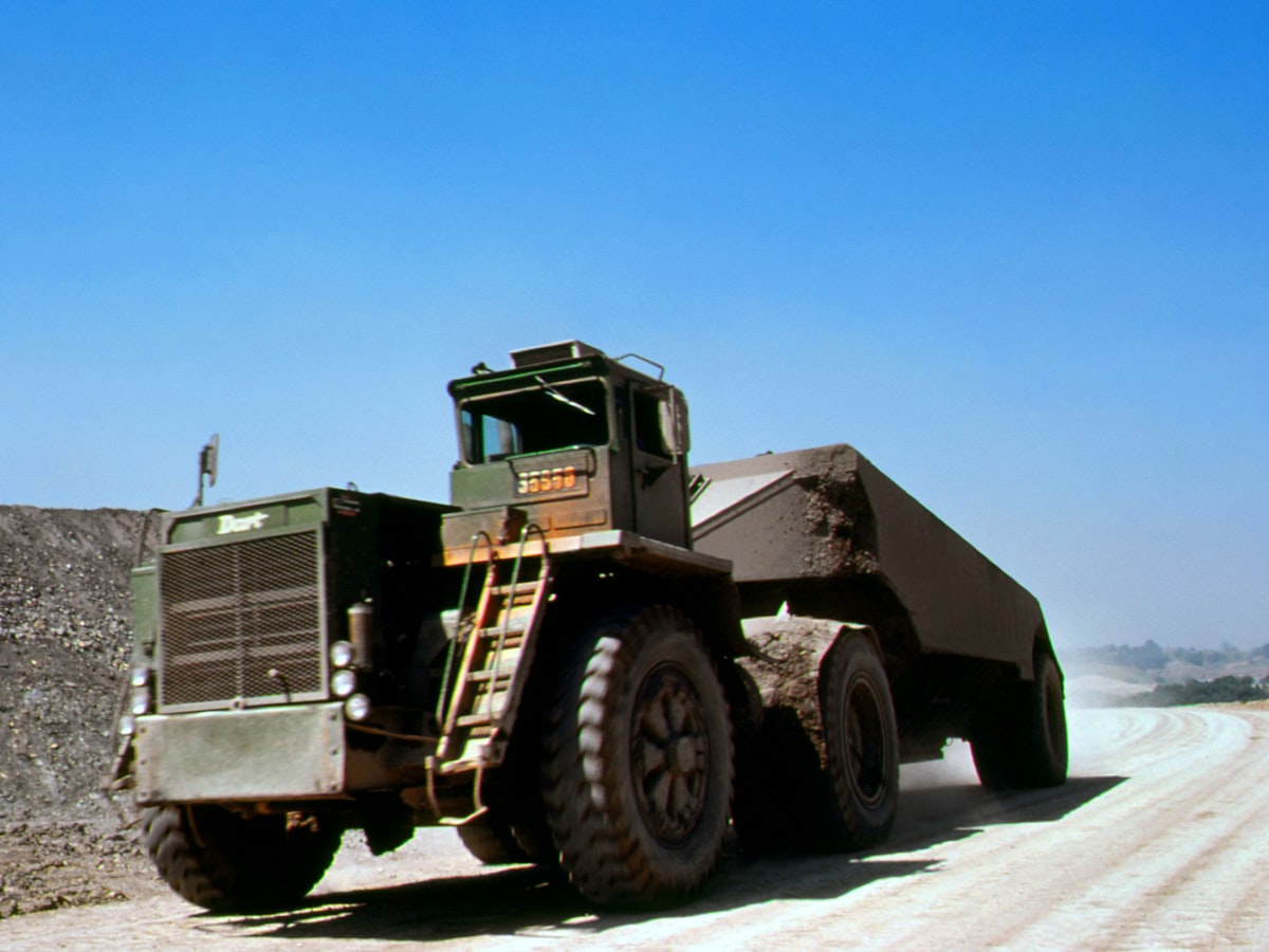 ماشین‌آلات معدنی در حال کار