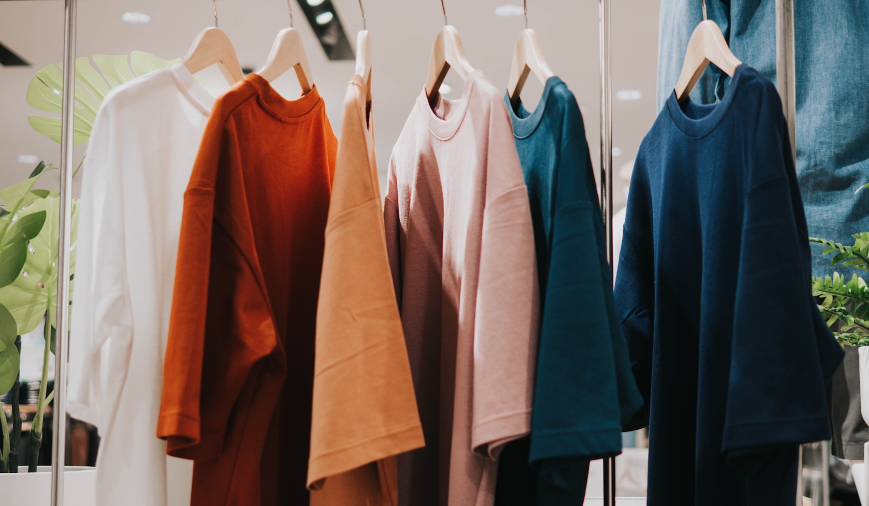 One style across the full size run — every label from Youth S to Adult 3XL exists in both cuts